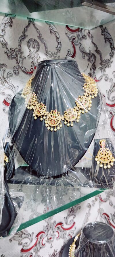 Gold Imitation Short Chain Jewellery Set