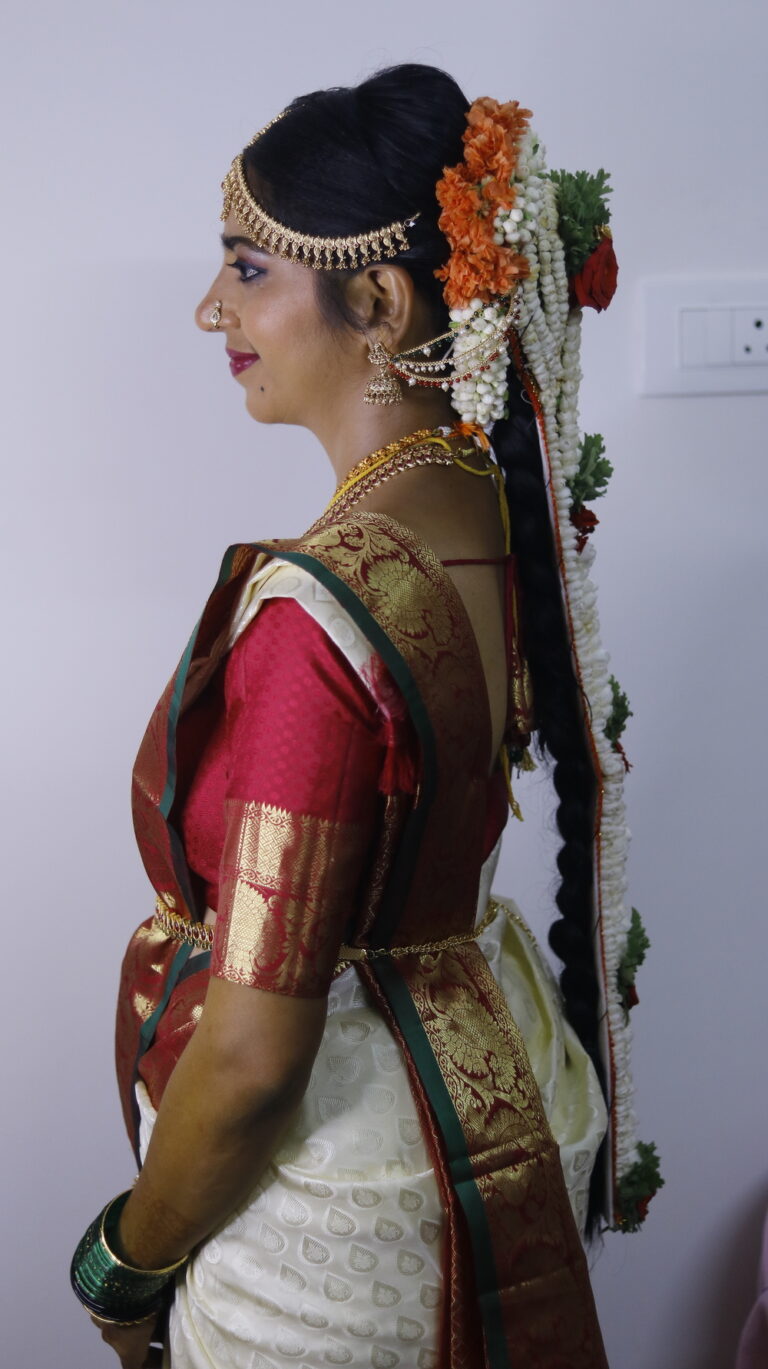 white saree traditional occassio (1)