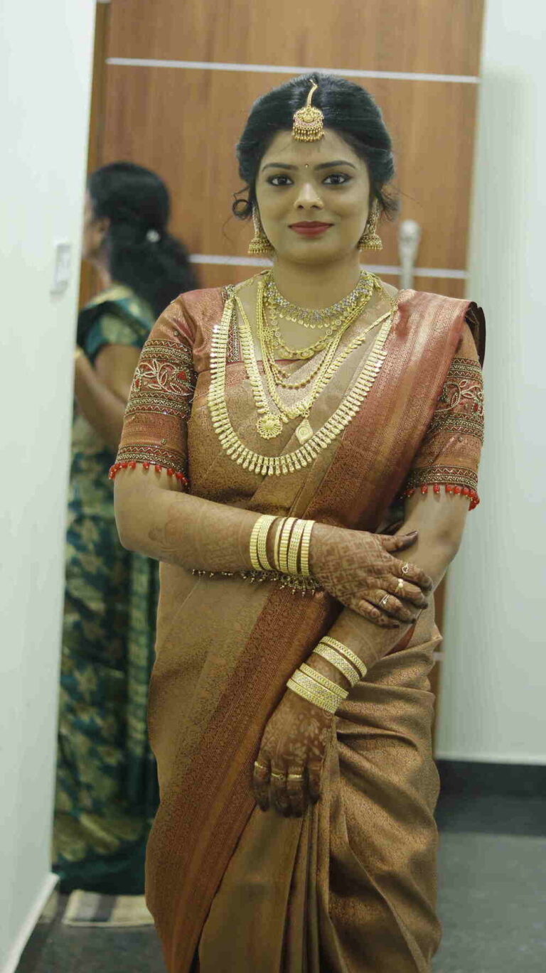 women Traditional Makeup Look