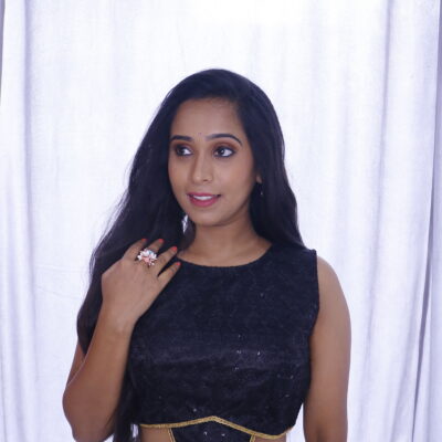 Stylish Sleeveless Printed Blouse with Embroidery